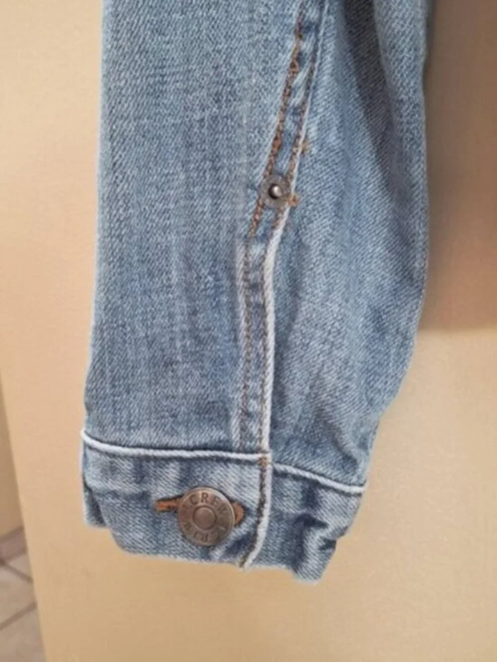 J. Crew womens Light Wash Distressed Denim Jacket Classic Fit X-Small
